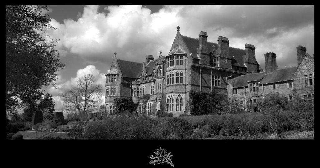 Viens, passe la porte et rencontre Ophélia & Ewan | Romance Gothique&nbsp;🖤